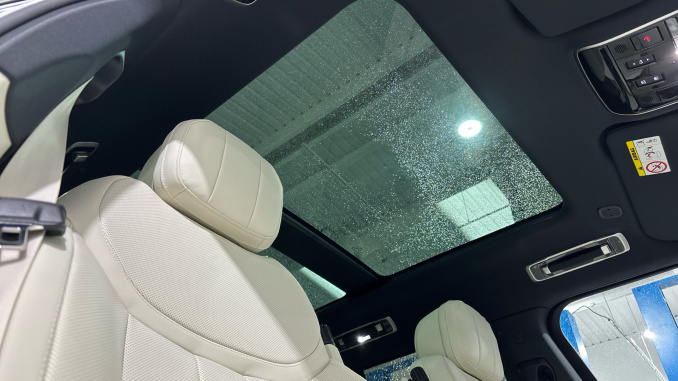 Land Rover Range Rover 3.0 D300 Edition 4dr Auto Diesel Estate - Image 20